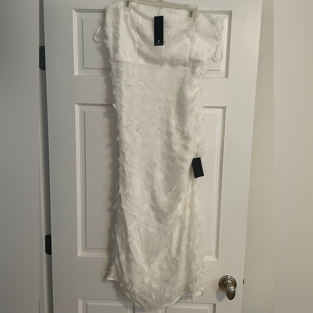 NWT white strapless dress size medium w tulle flowers
